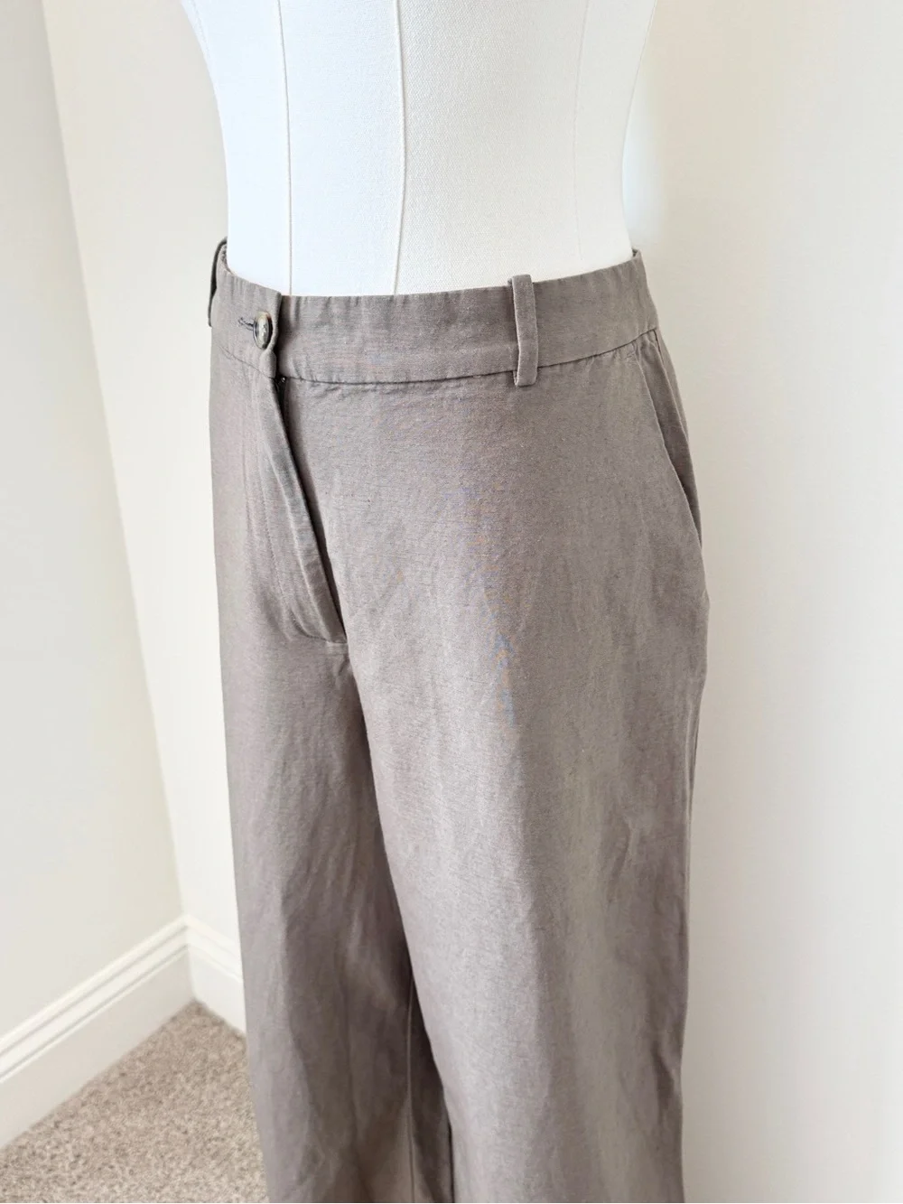 H&M Mid to High Rise Casual Summer Pants in Brown - Size 10